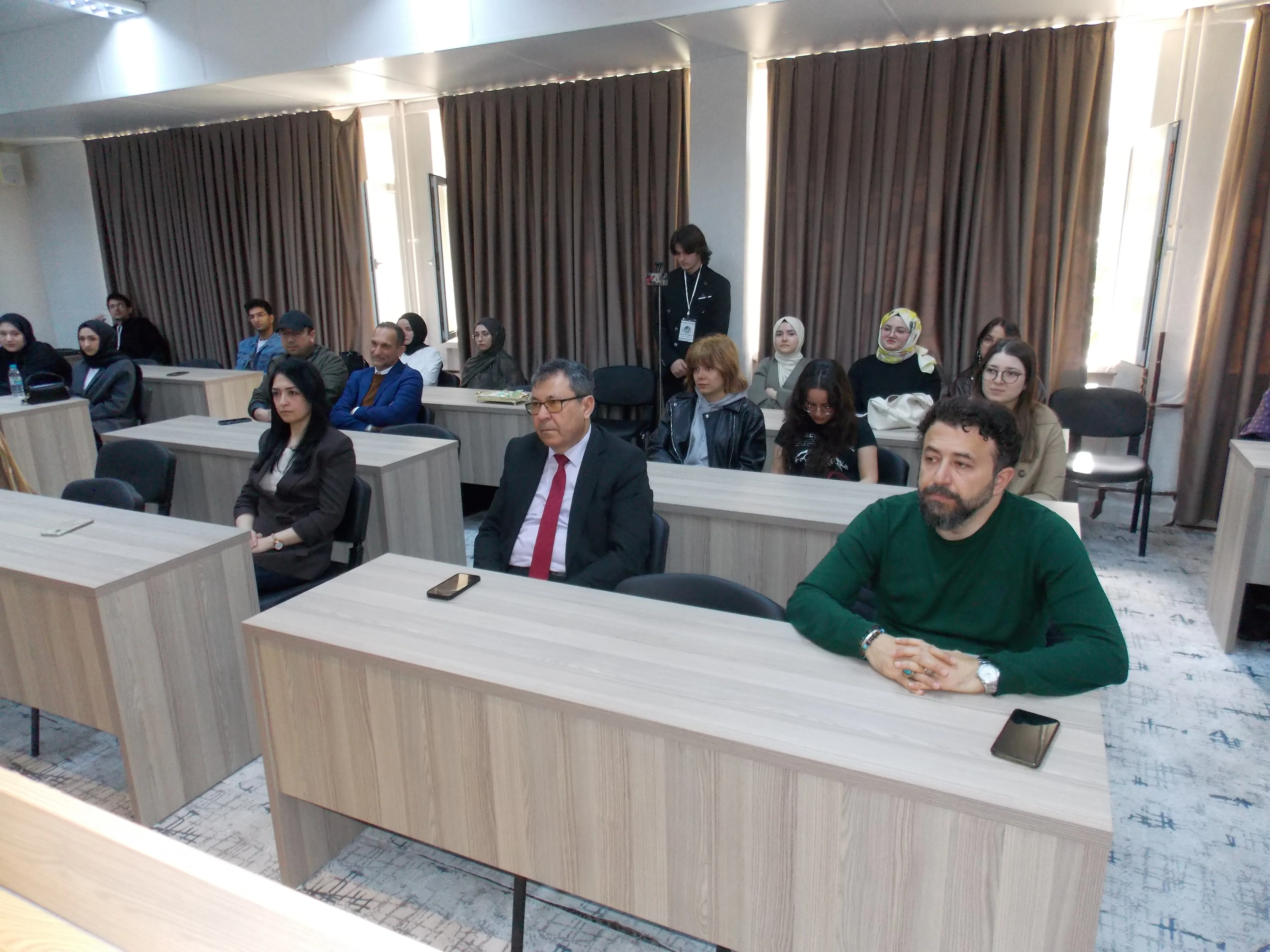 “Mevlânâ’dan Gönüllere” Konferansı Selçuk Üniversitesi Edebiyat Fakültesi’nde Gerçekleştirildi